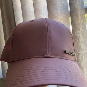 Liliac Reebok hat